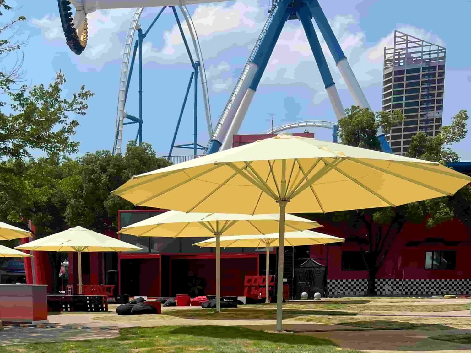 Starry Sky Umbrella Lands at a Top-Tier Domestic Theme Park: One Canopy, Illuminating the Night