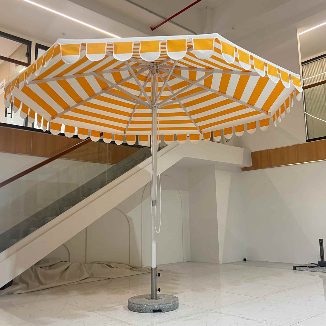 Wavy Ruffled Edge Center Pole Patio Umbrella